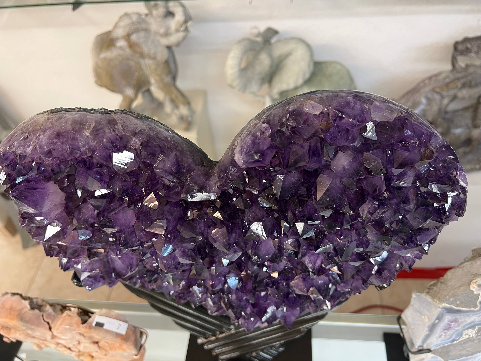 Amethyst hearts on stands – view 3