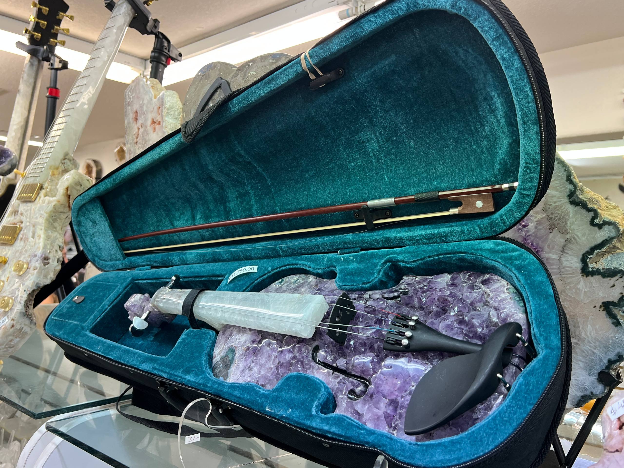 Amethyst guitar 🎸 – view 7
