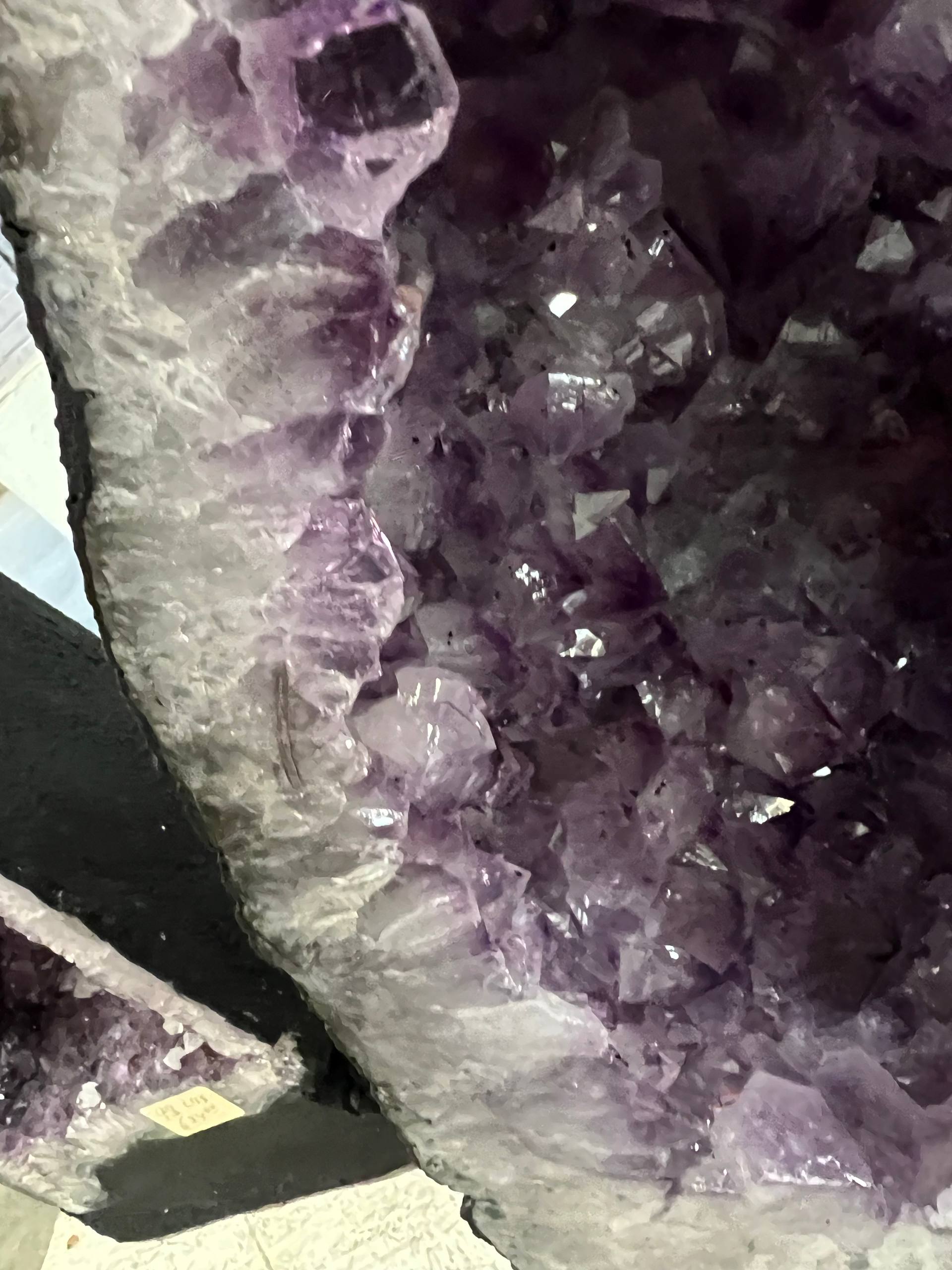 Amethyst geode – view 1