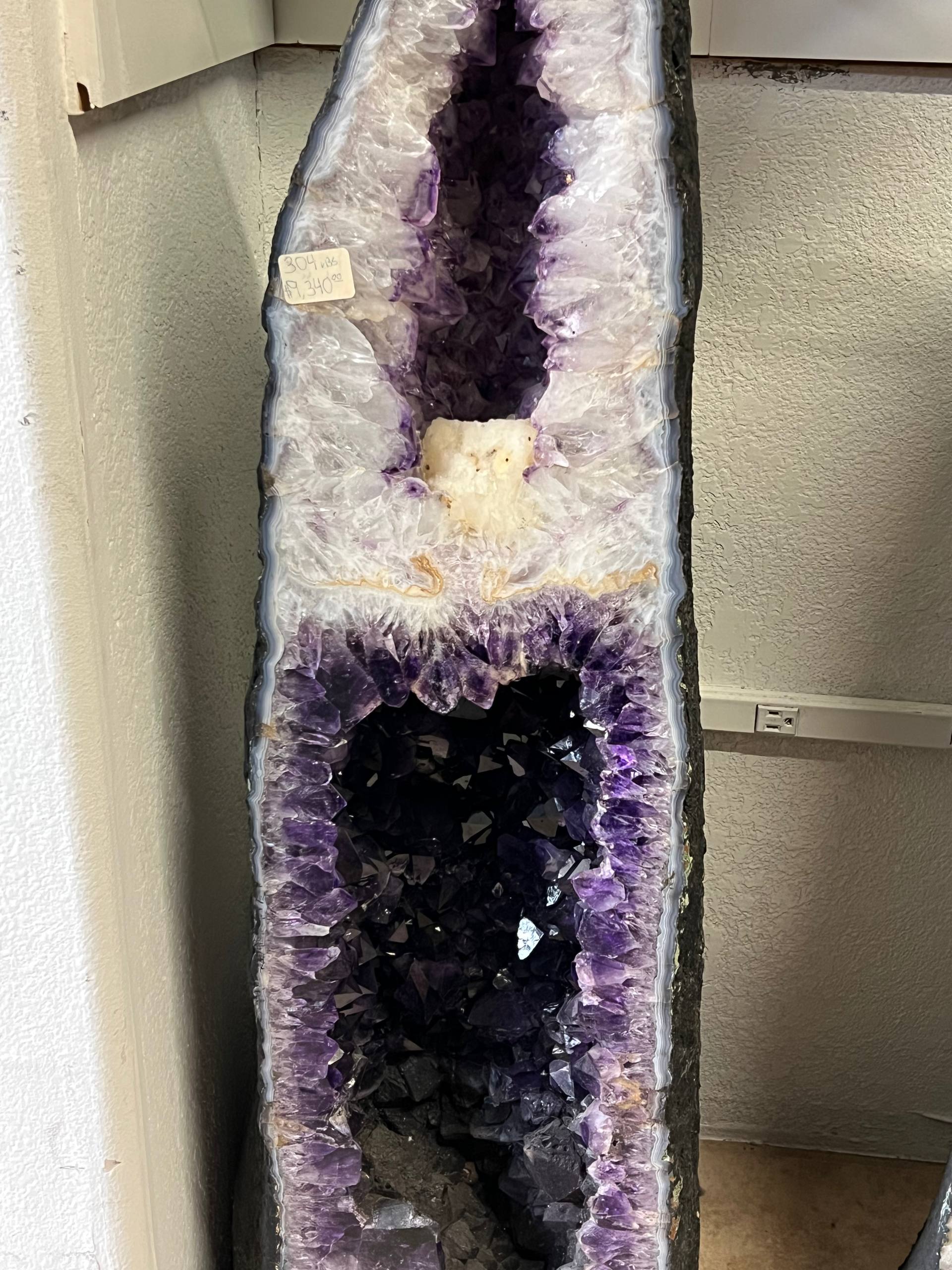 Amethyst tower Geode dark amethyst – view 4