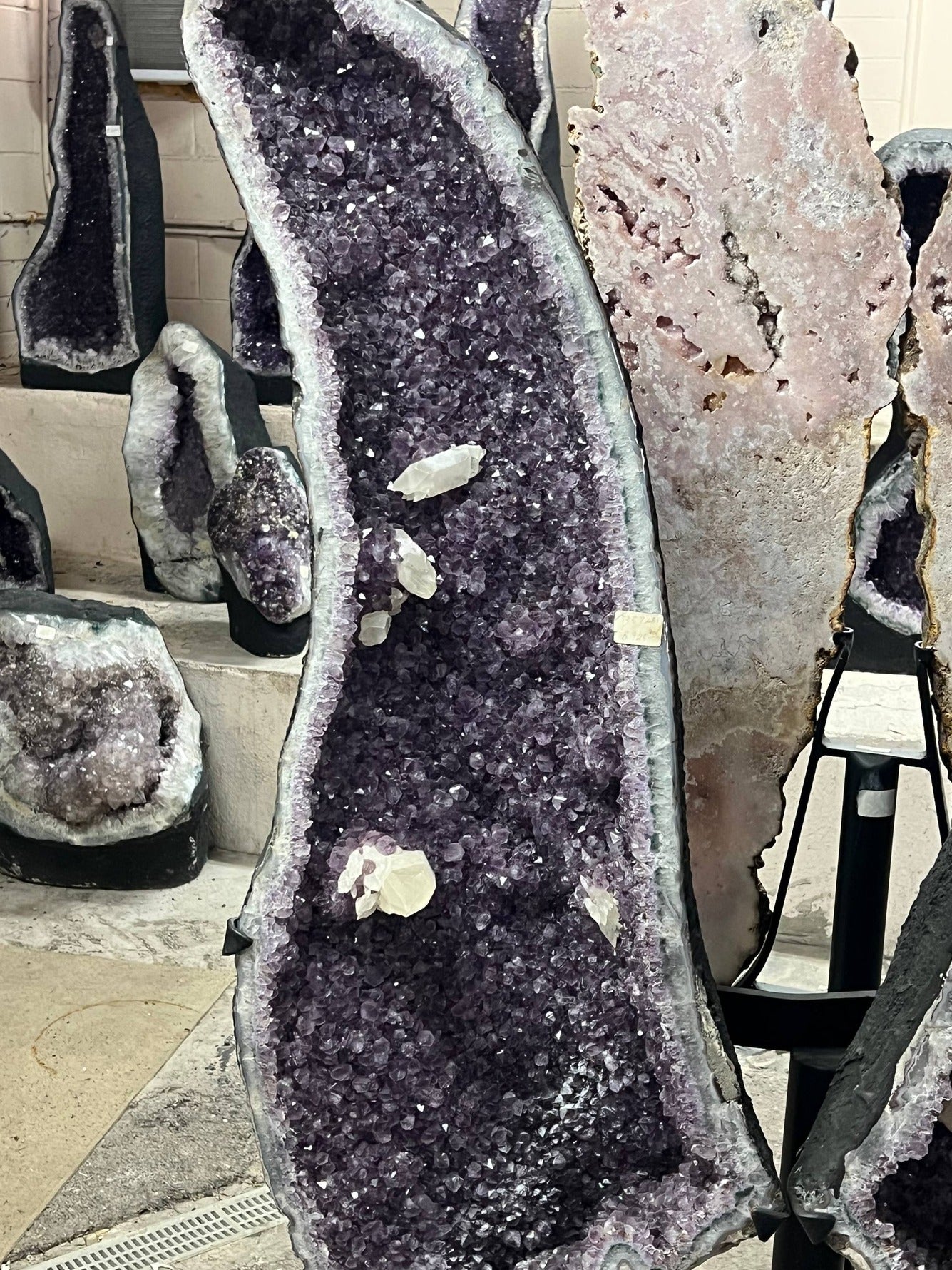 Amethyst best quality wings on stand with calcite – view 3