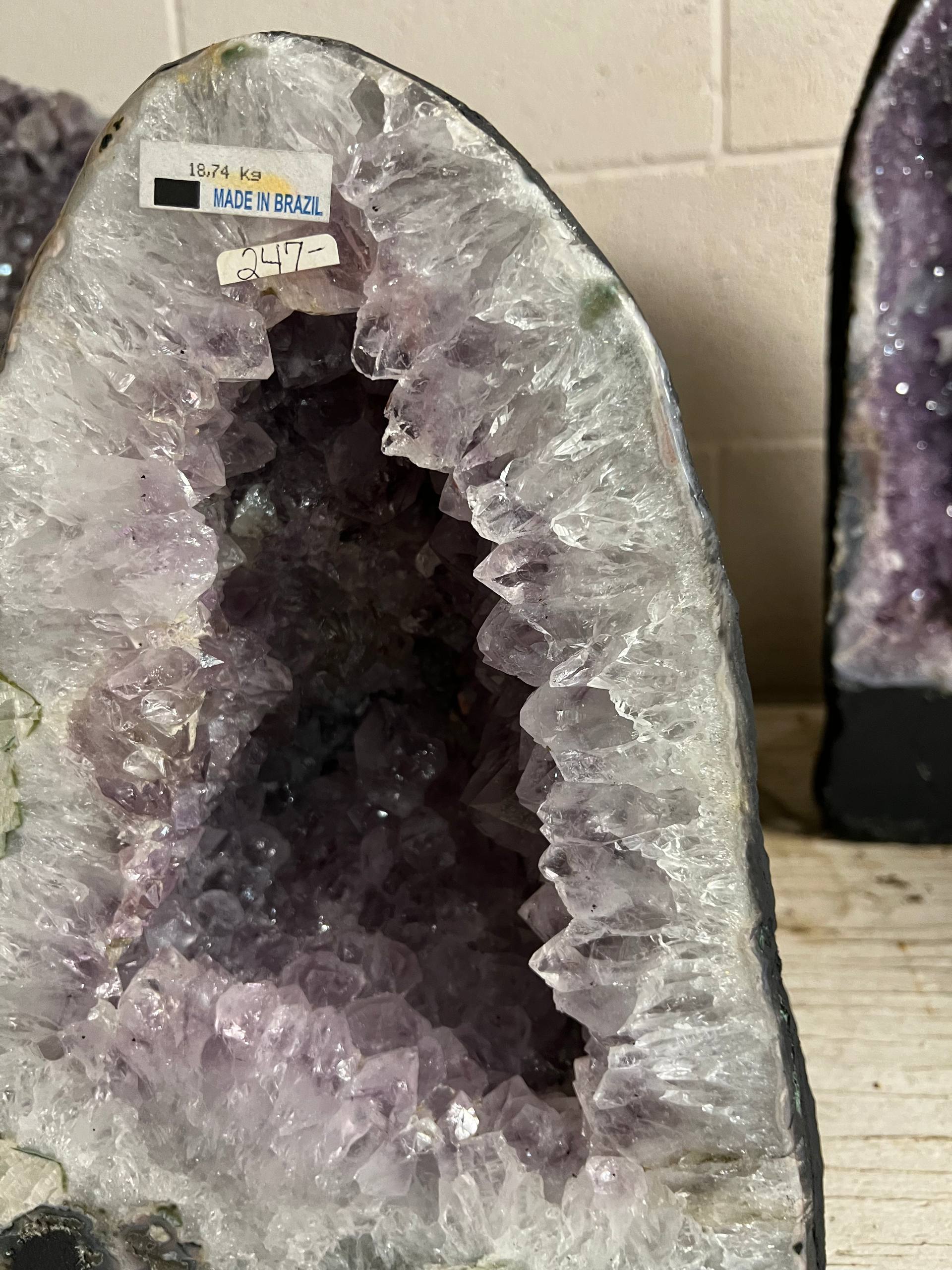 Amethyst geode – view 5
