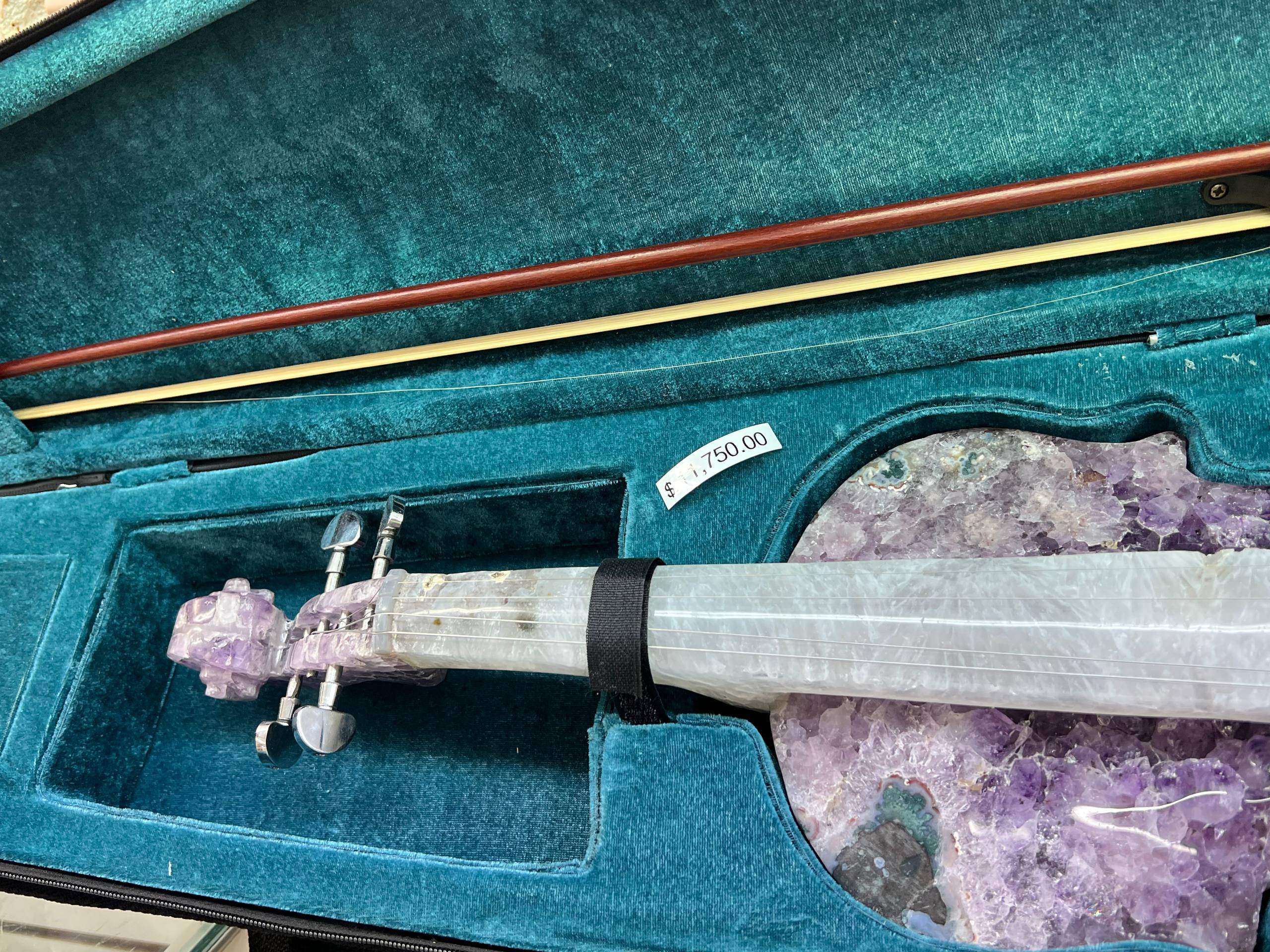 Amethyst guitar 🎸 – view 4