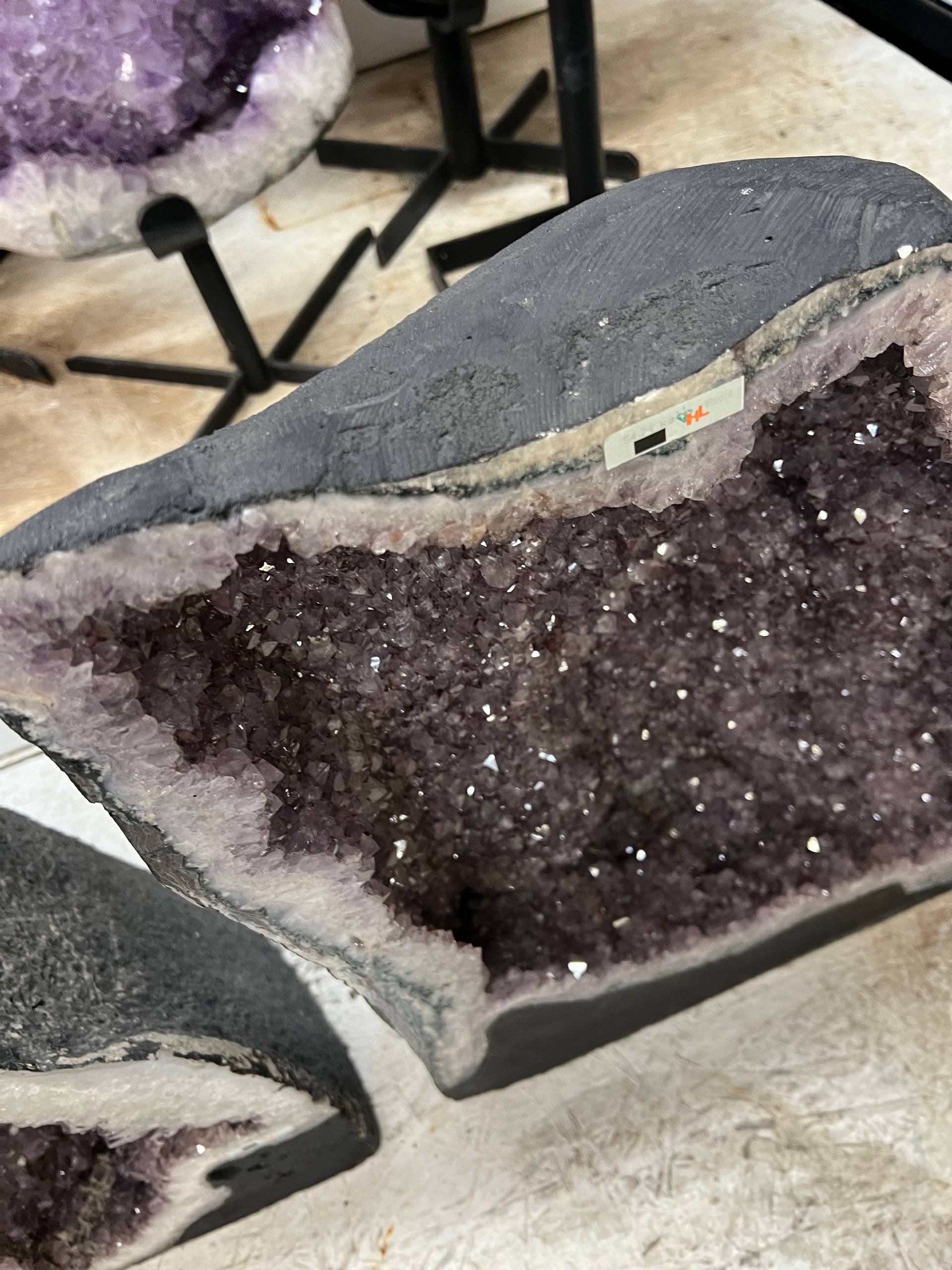 Amethyst geode – view 4