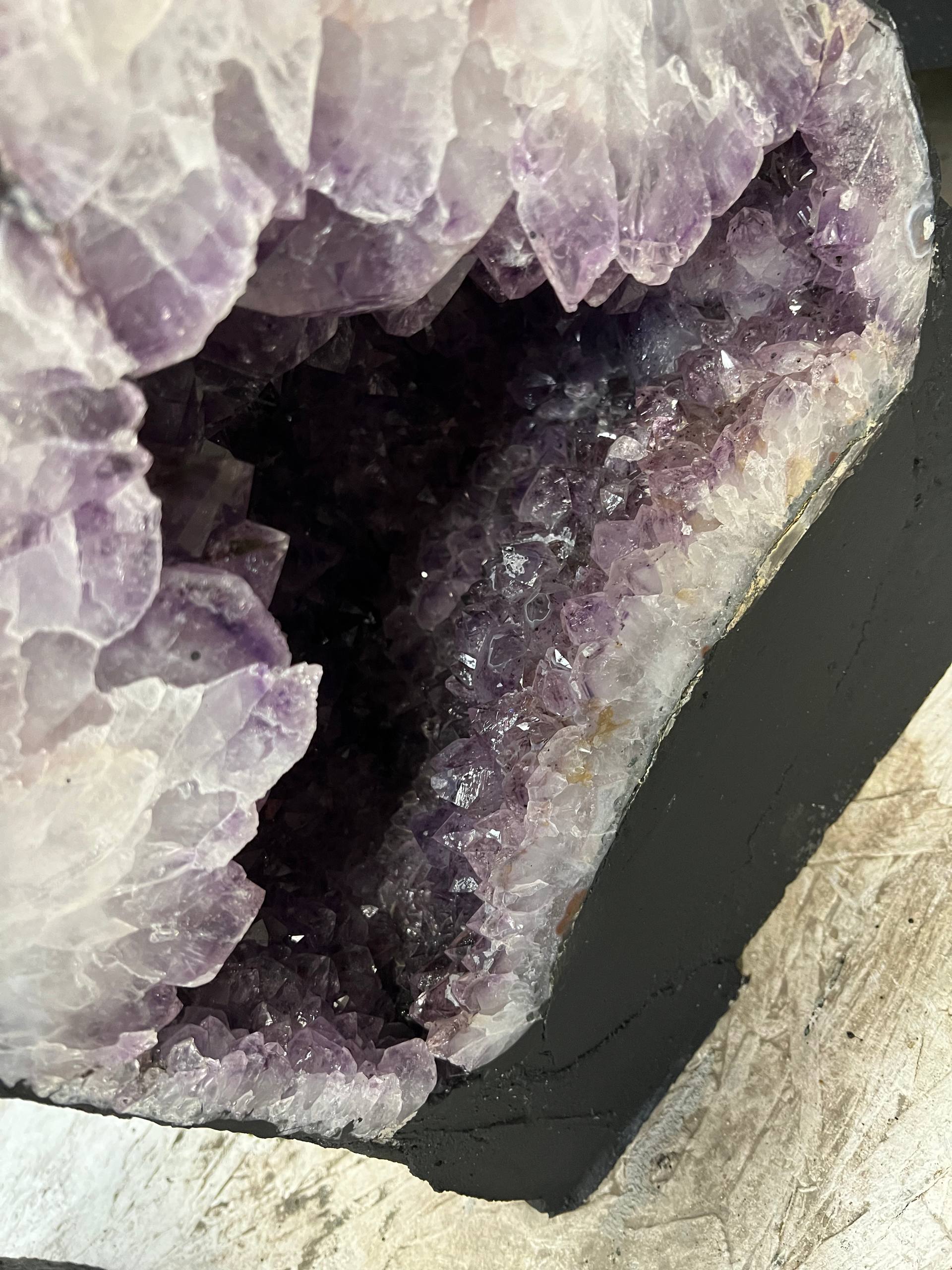 Amethyst geode – view 5