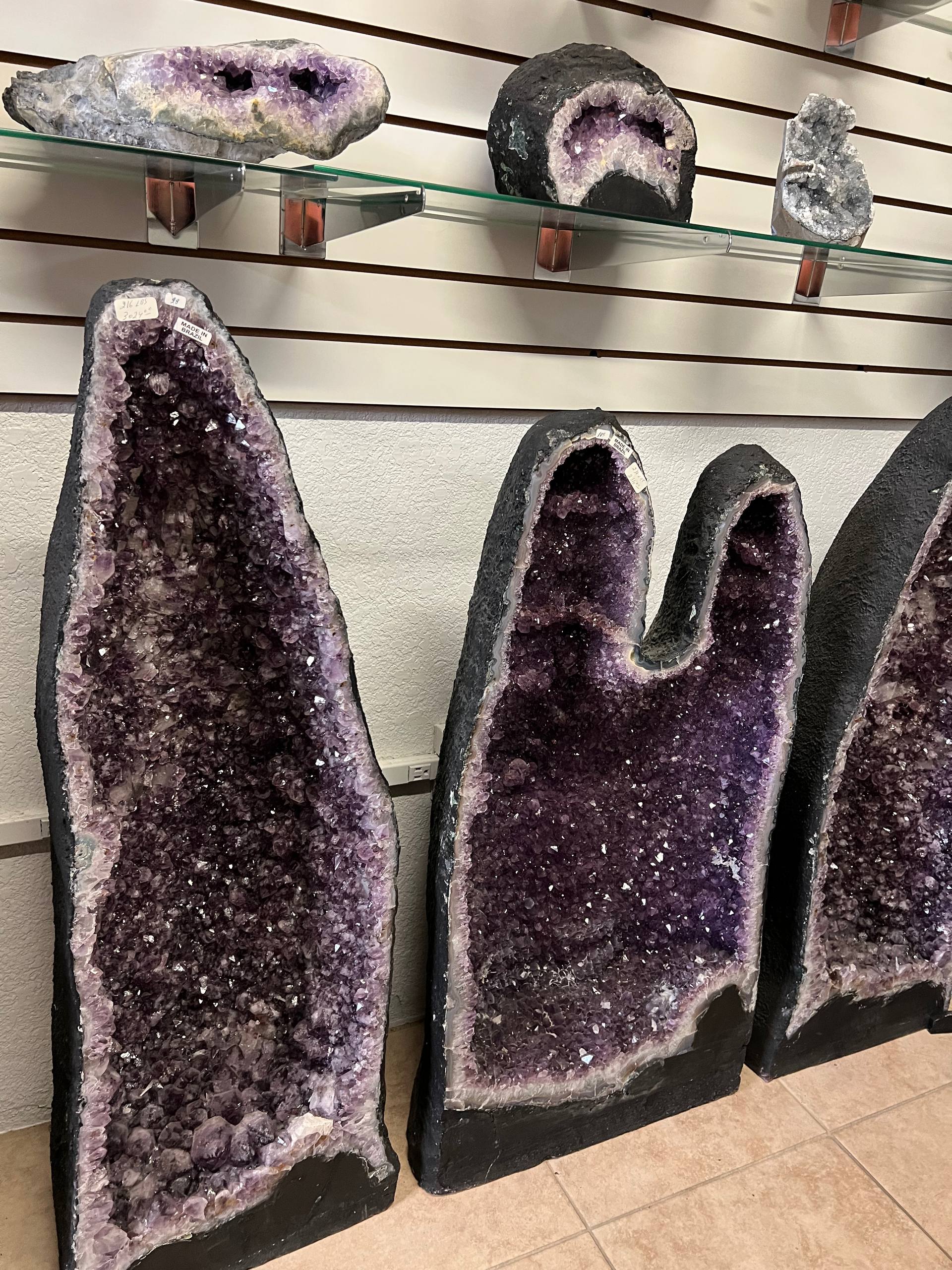Large amethyst geode – view 5