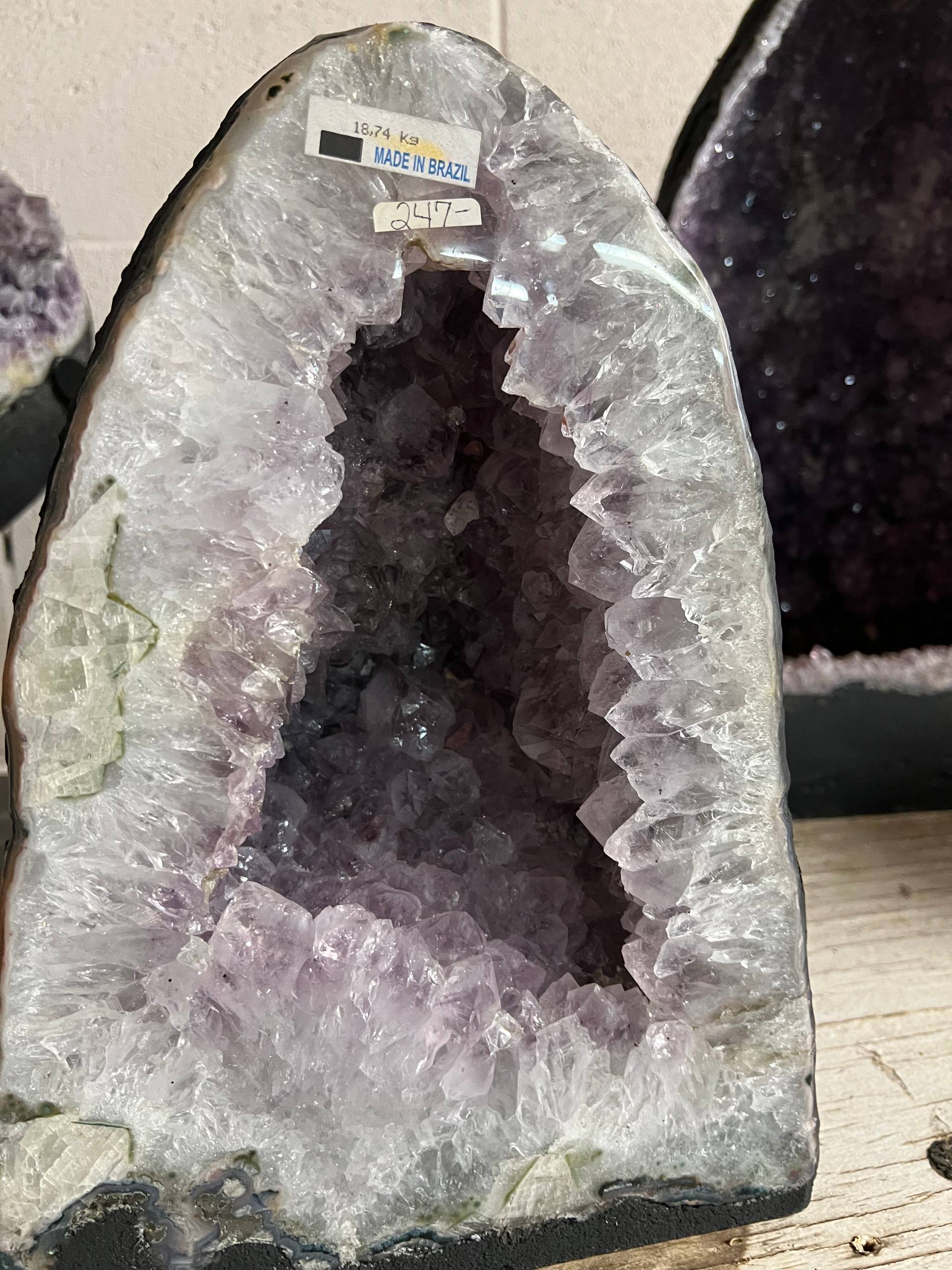 Amethyst geode – view 9