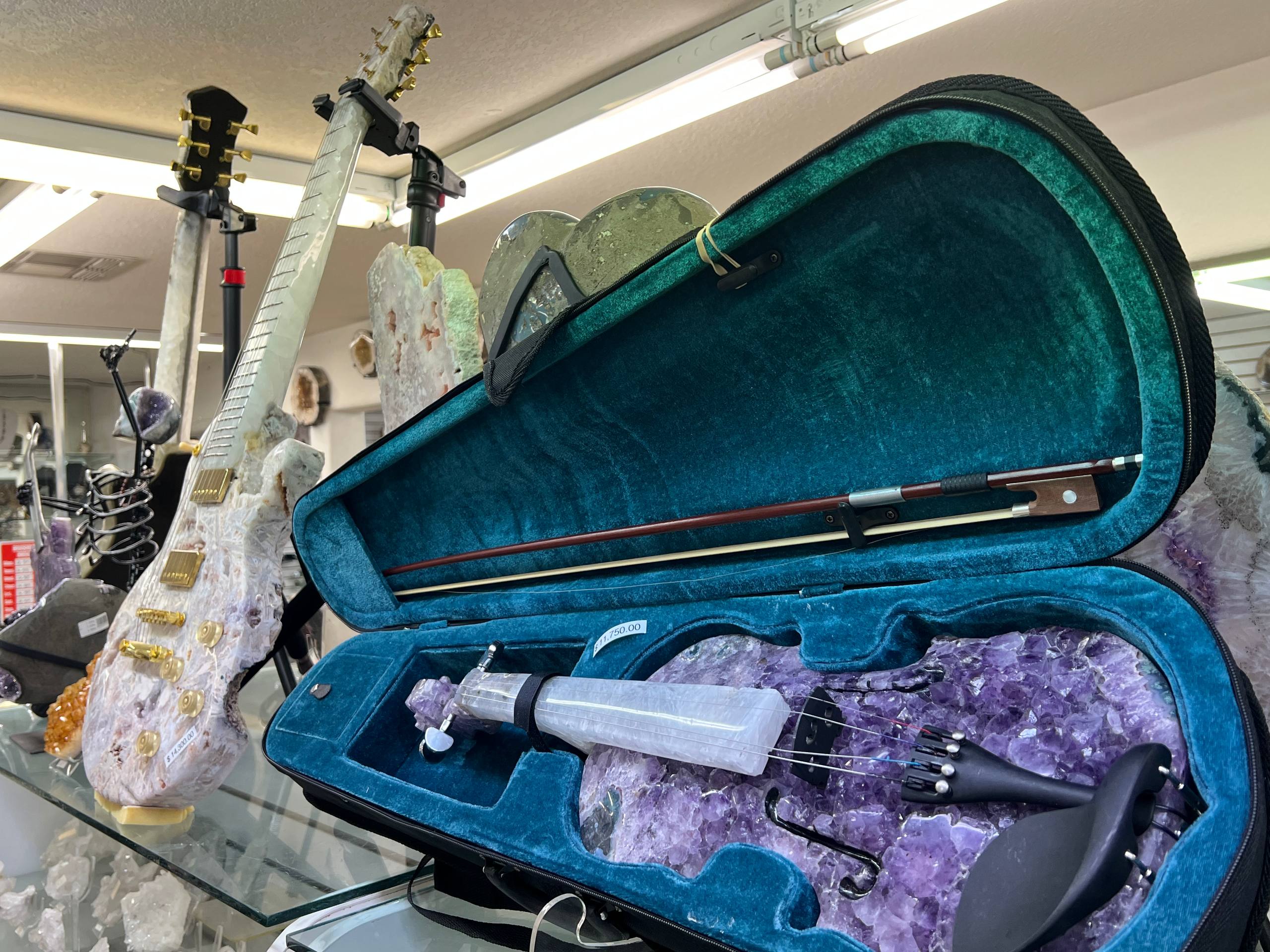 Amethyst guitar 🎸 – view 6