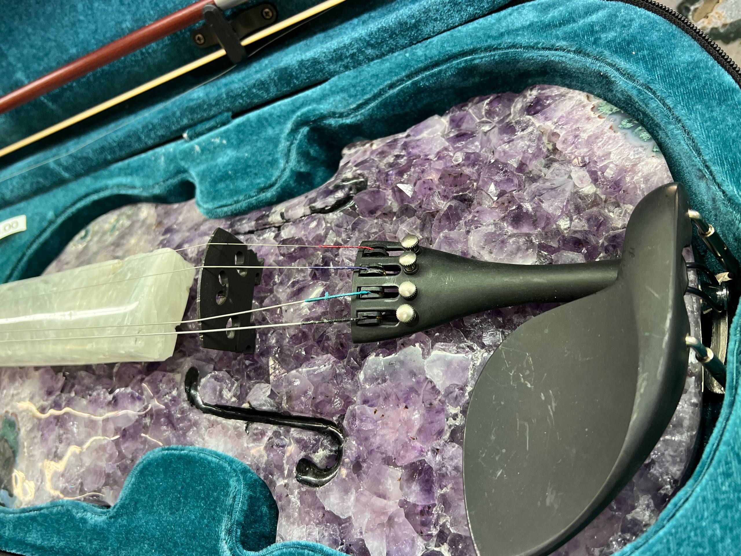 Amethyst guitar 🎸 – view 8