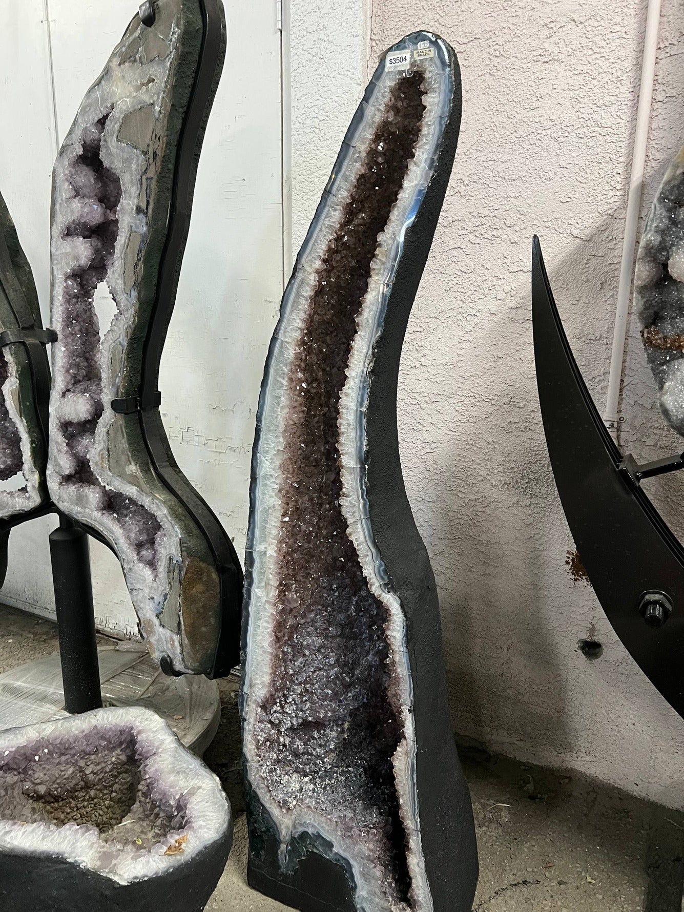 Amethyst cathedral geode – view 1