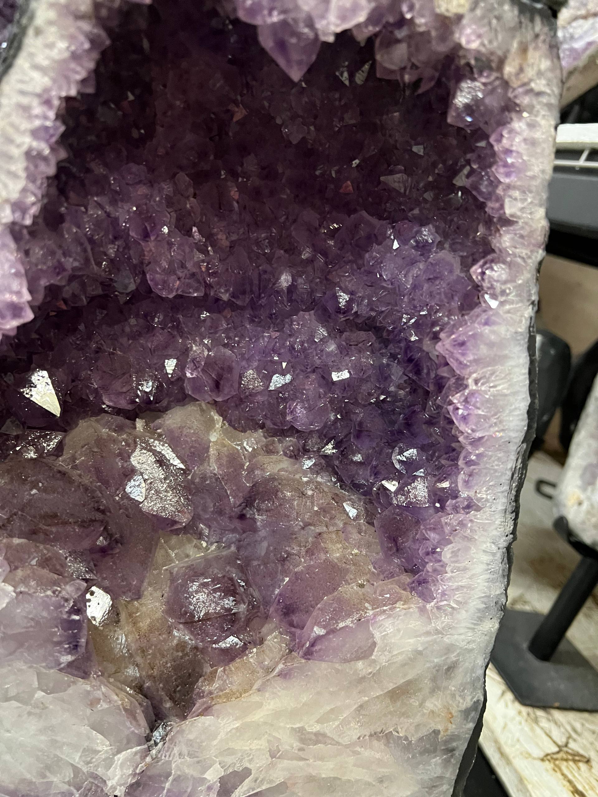 Amethyst geode – view 3