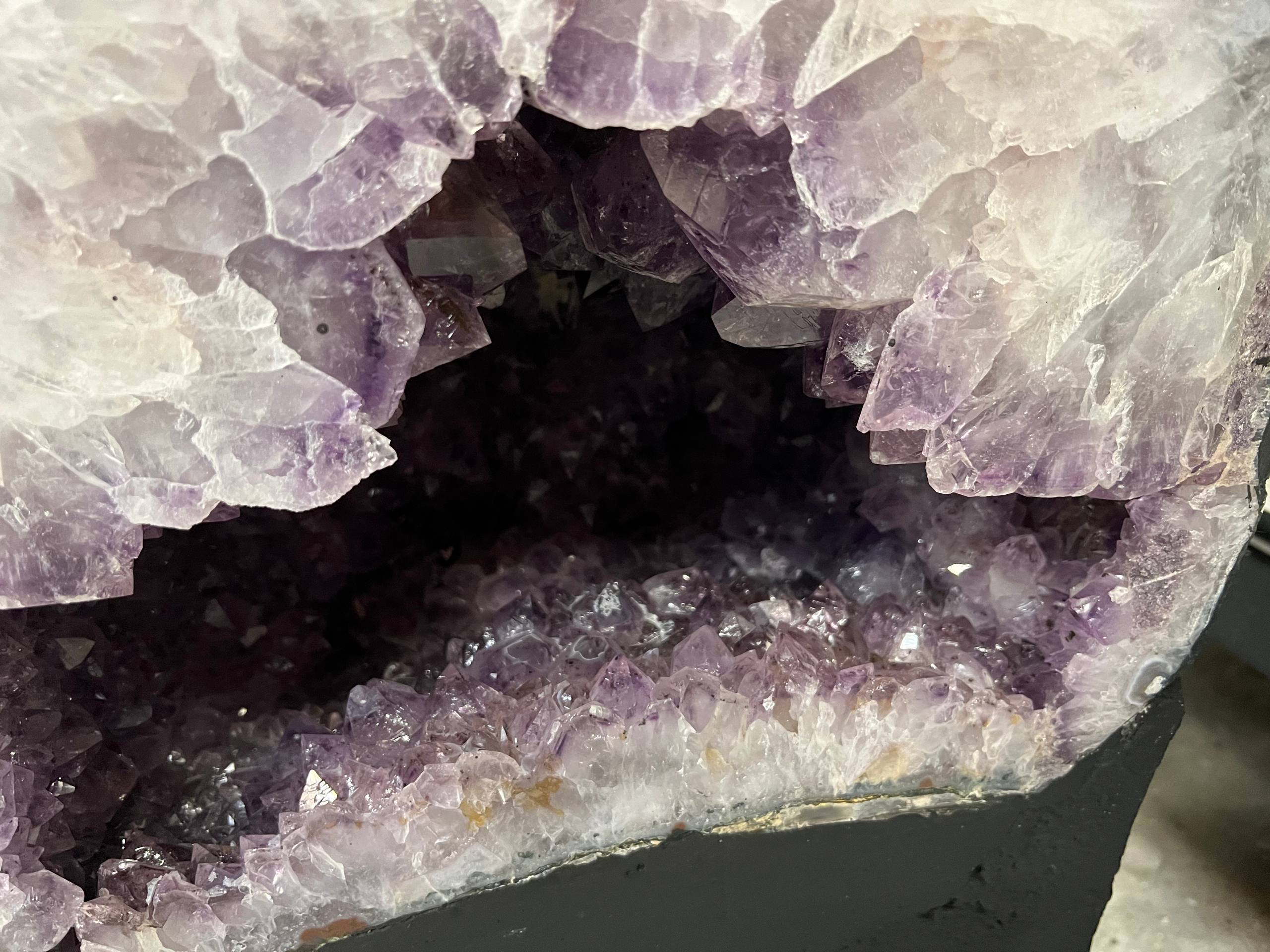 Amethyst geode – view 4