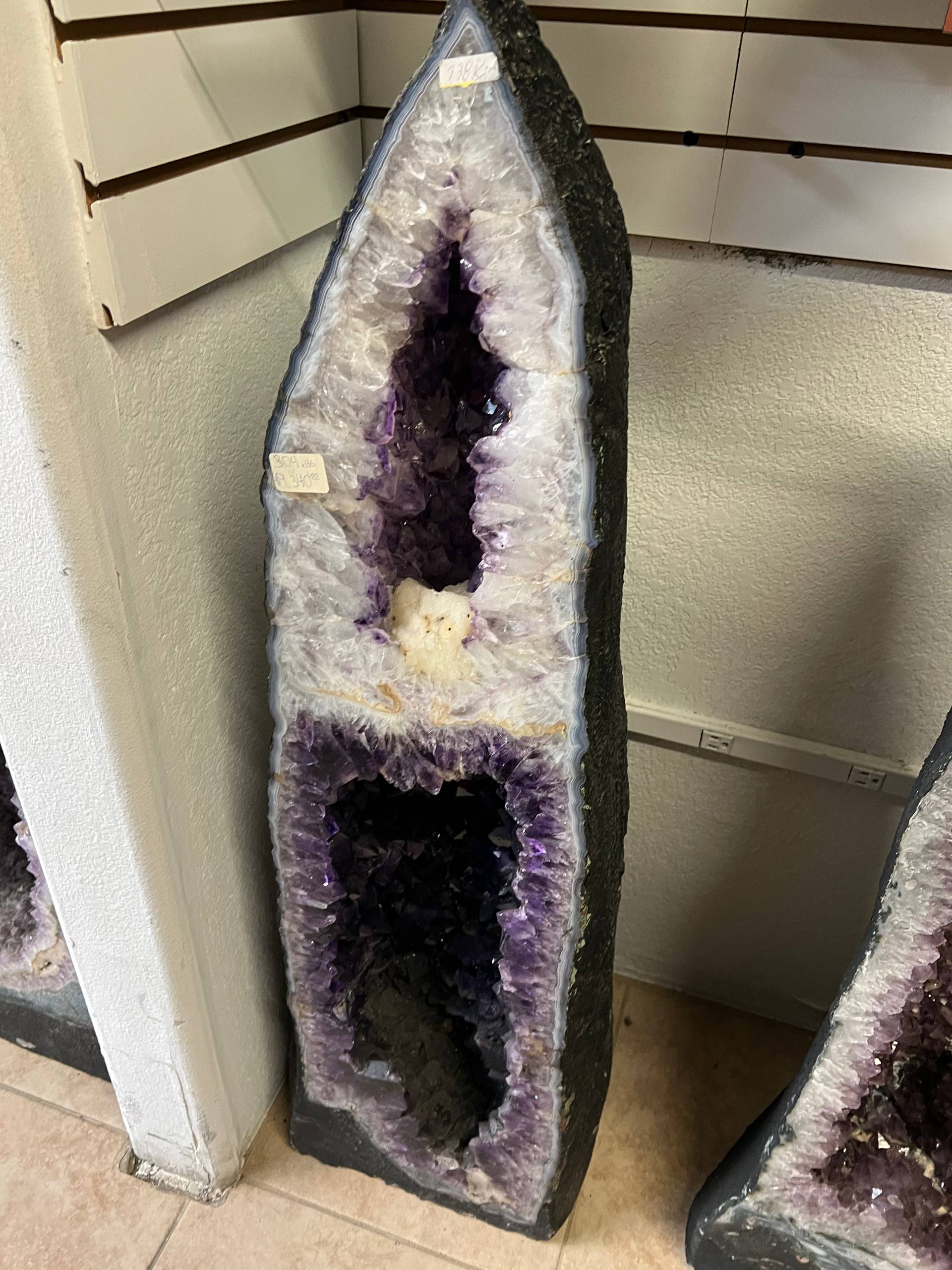 Amethyst tower Geode dark amethyst – view 10
