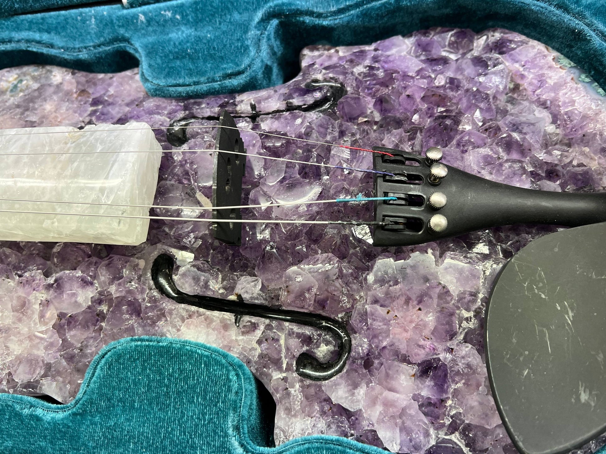 Amethyst guitar 🎸 – view 9