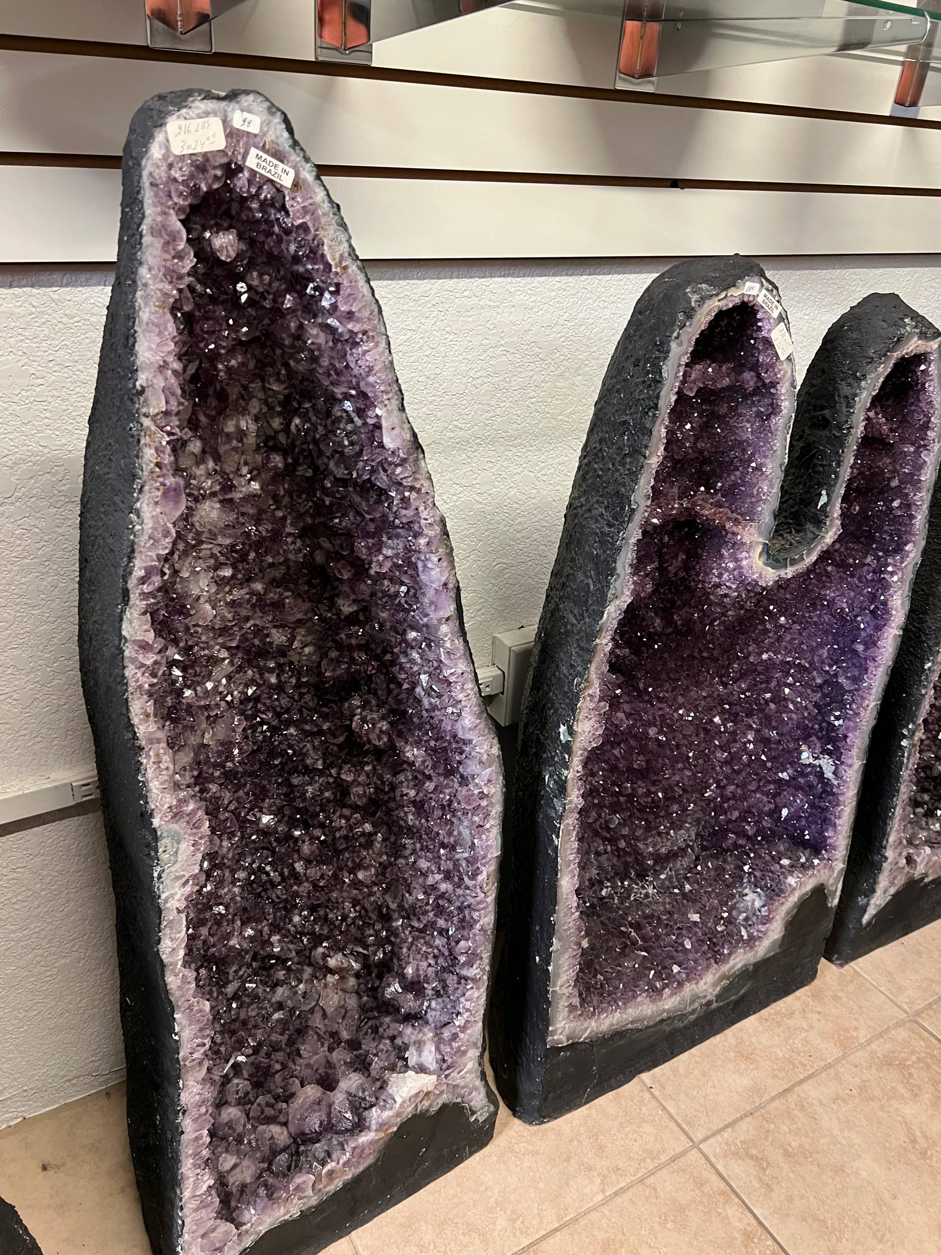 Large amethyst geode – view 10