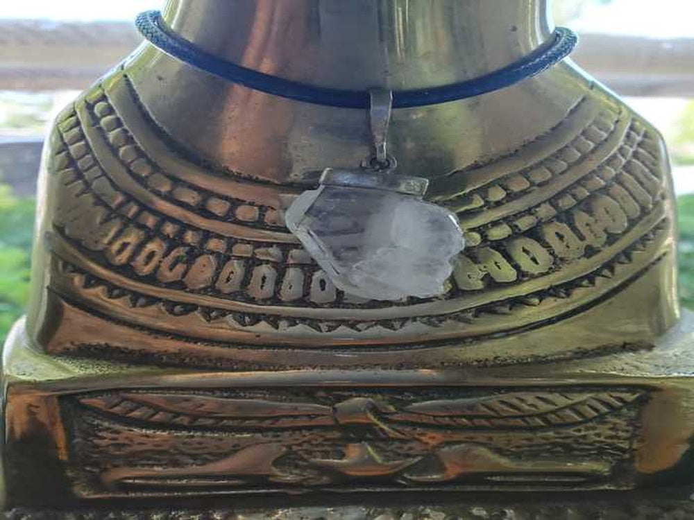Faden Quartz Crystal Pendant