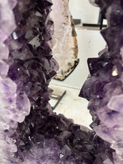 Amethyst geode beautiful color – view 1