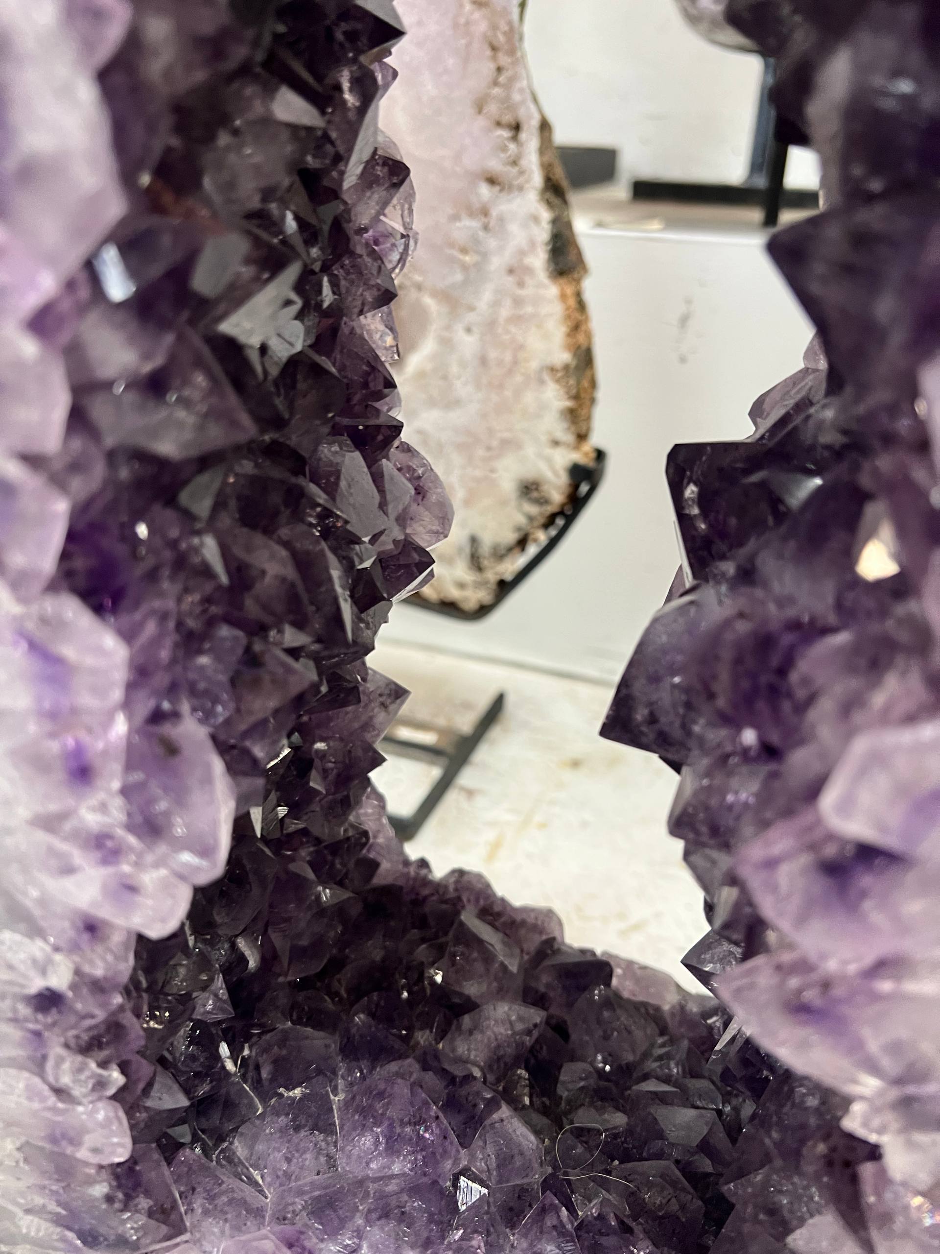 Amethyst geode beautiful color – view 1