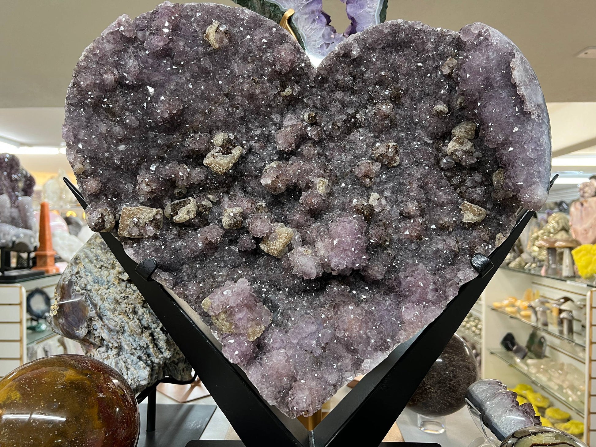 Amethyst hearts on stands – view 1