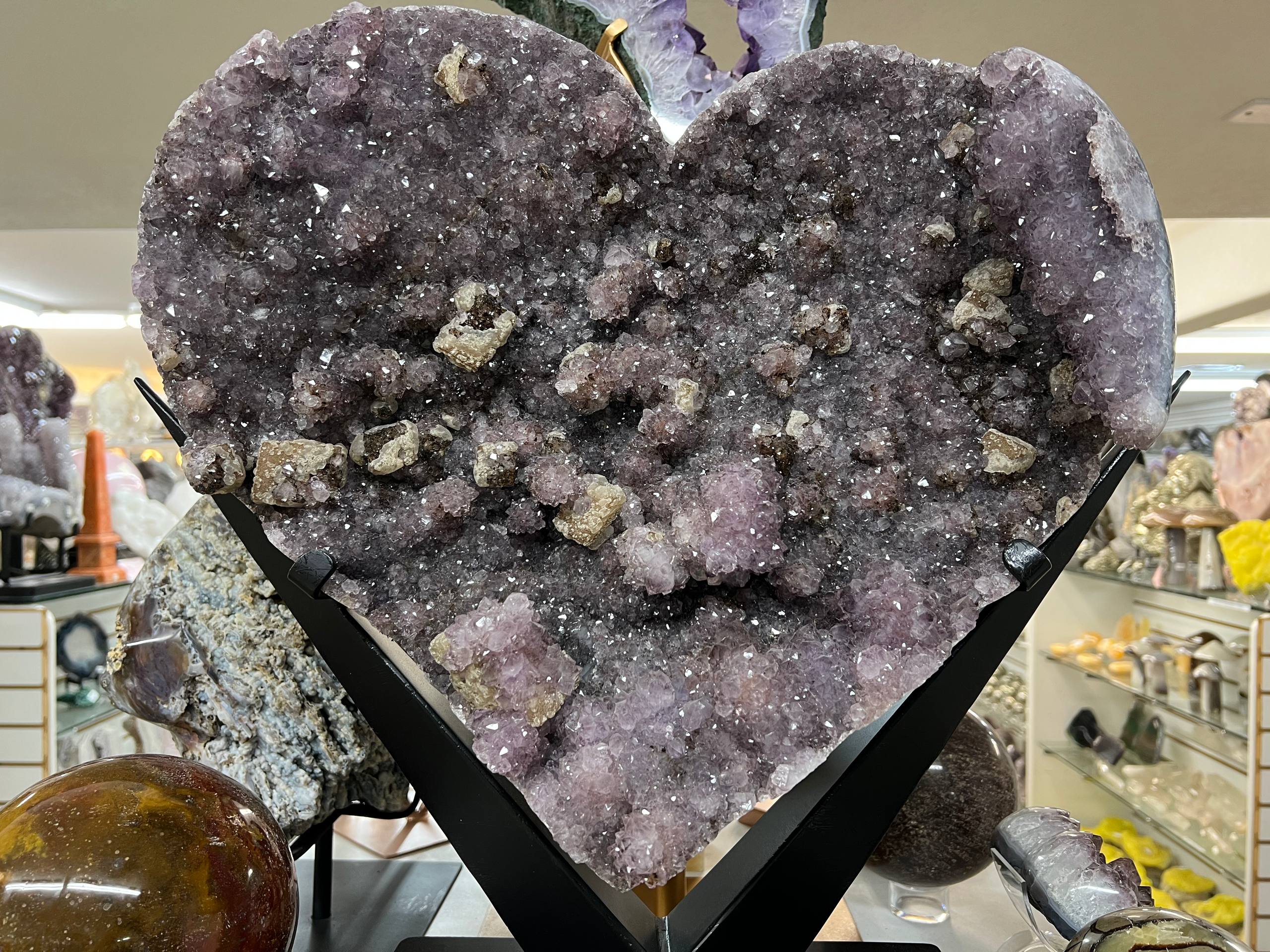 Amethyst hearts on stands – view 1