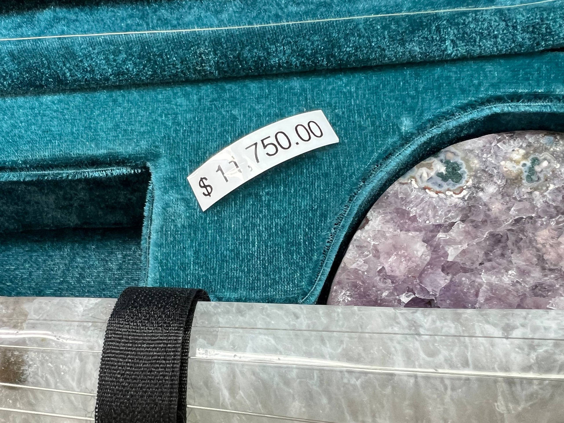 Amethyst guitar 🎸 – view 10