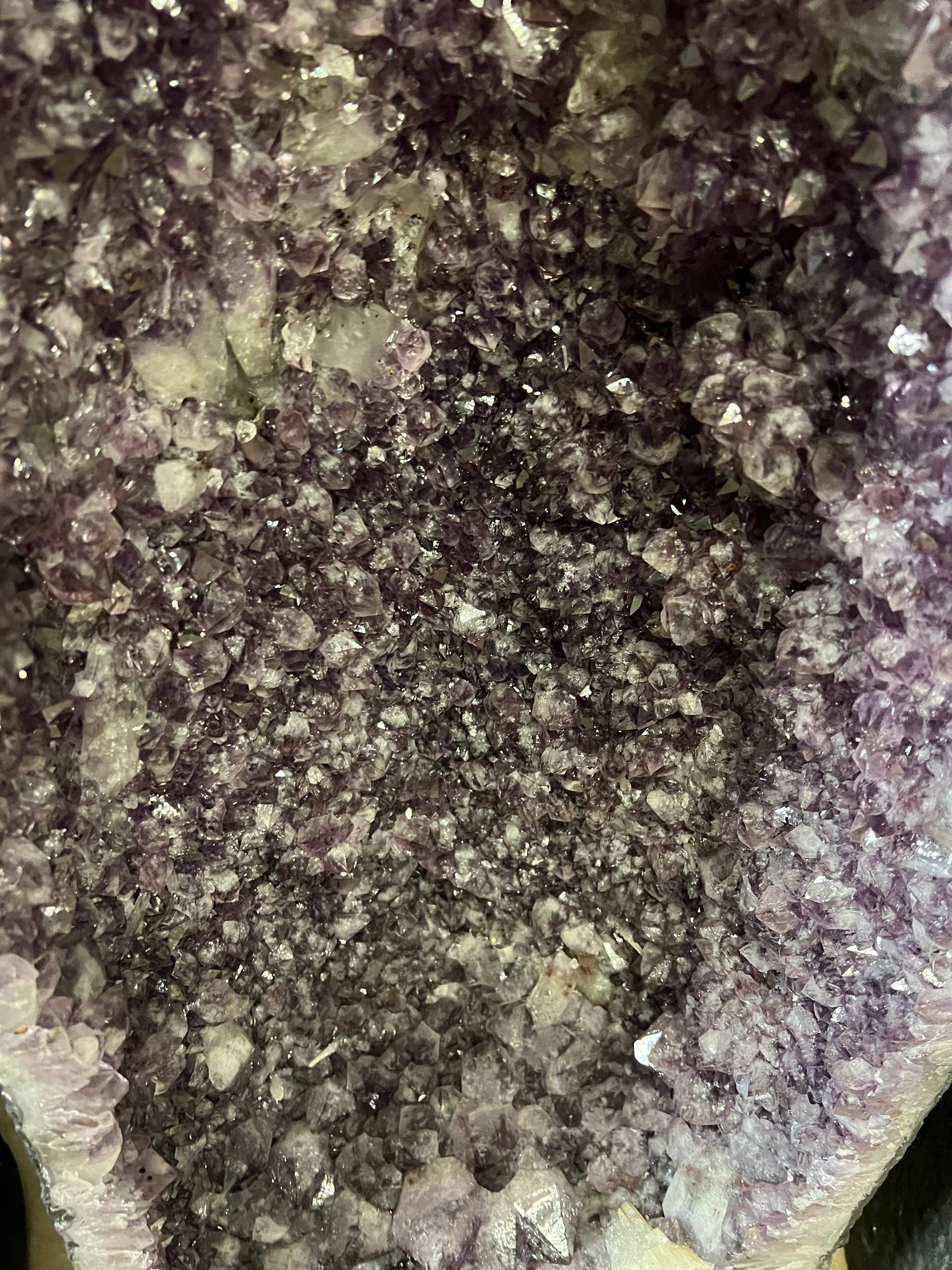 Large amethyst geode – view 2