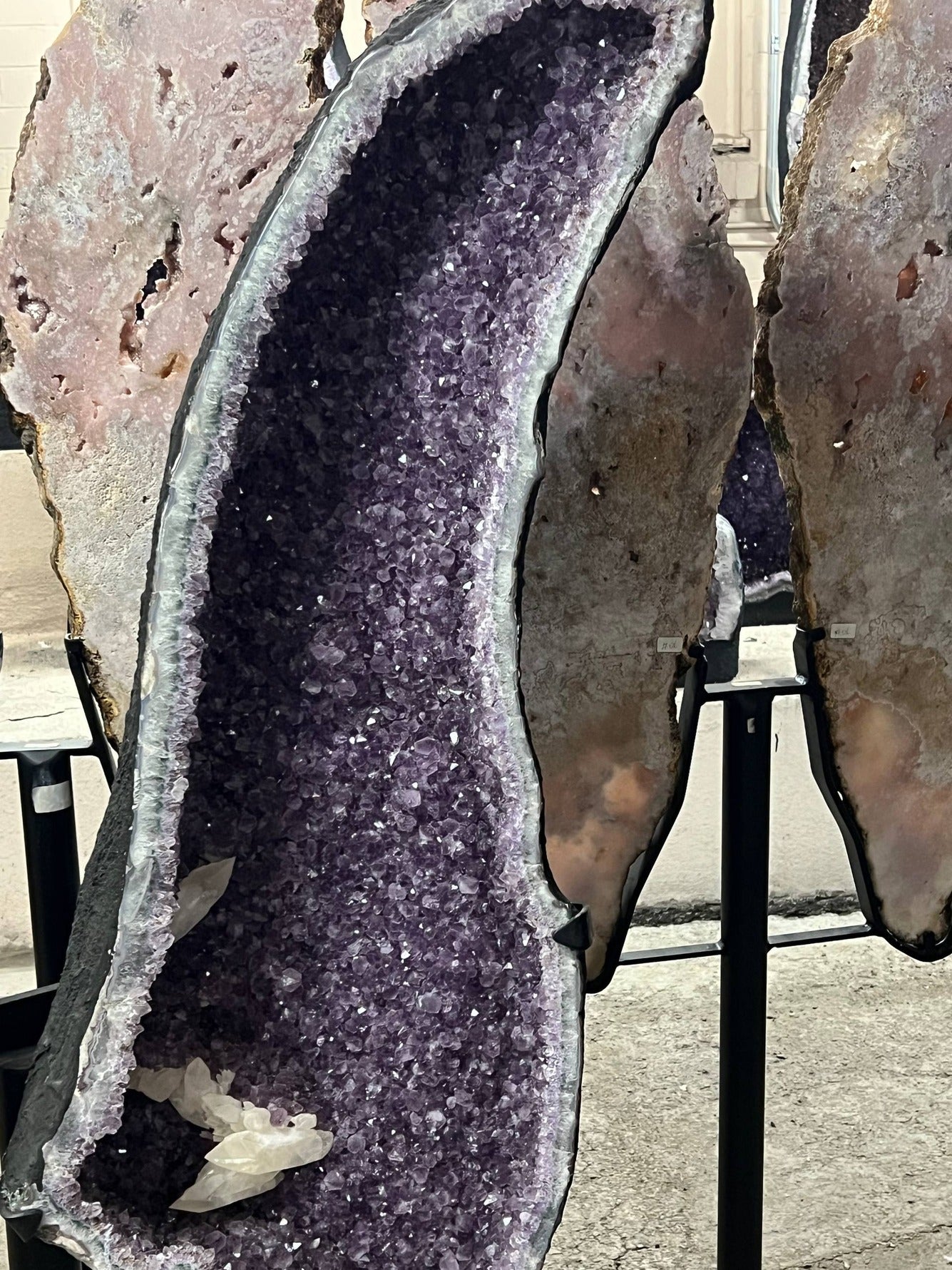 Amethyst best quality wings on stand with calcite – view 4