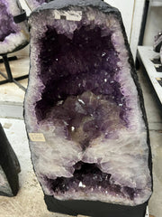 Amethyst geode – view 1