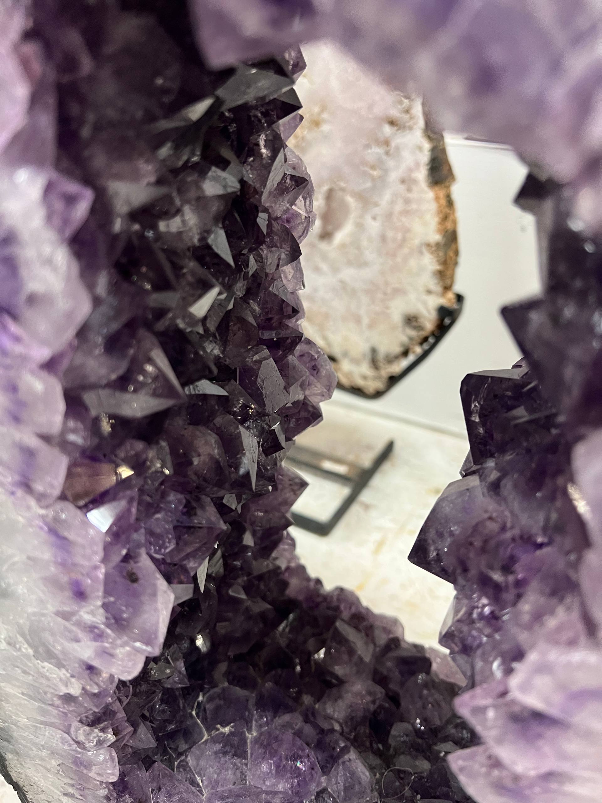 Amethyst geode beautiful color – view 2