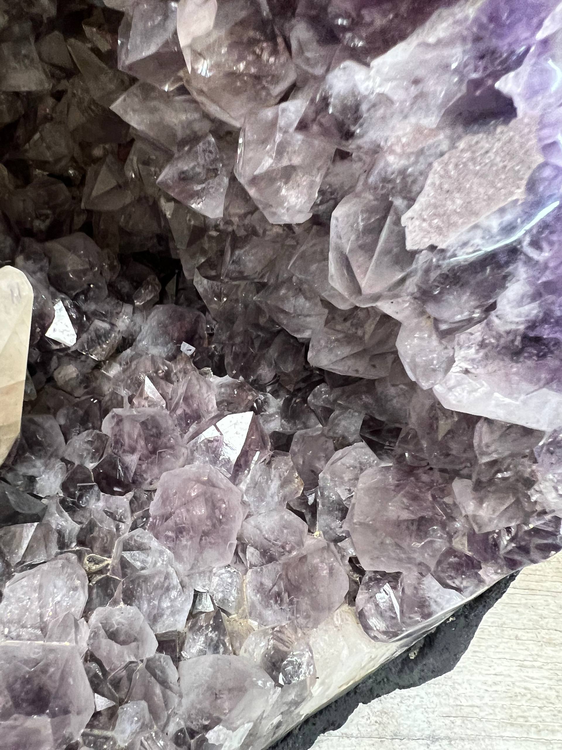Amethyst geode with large calcite – view 3