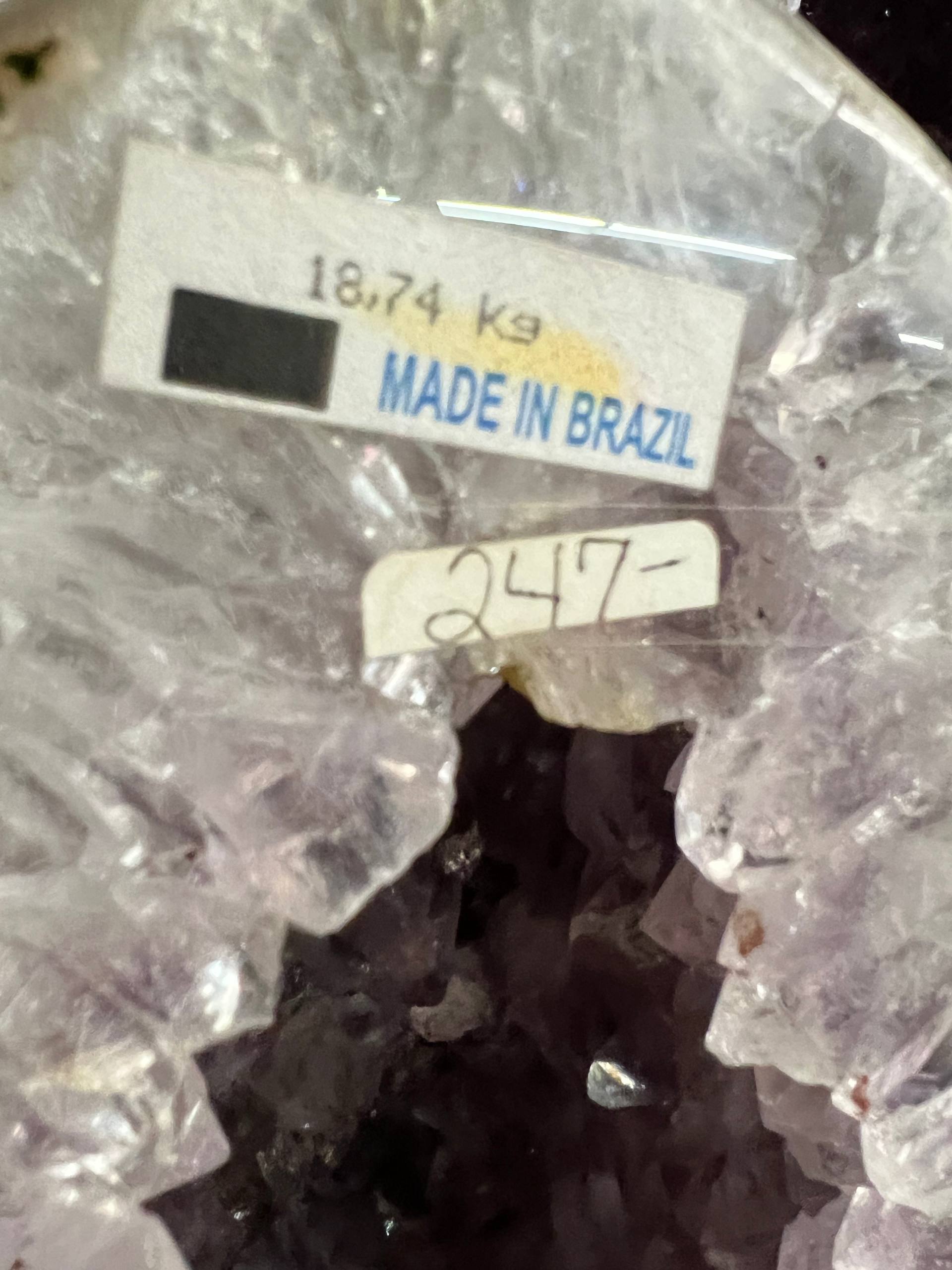Amethyst geode – view 1