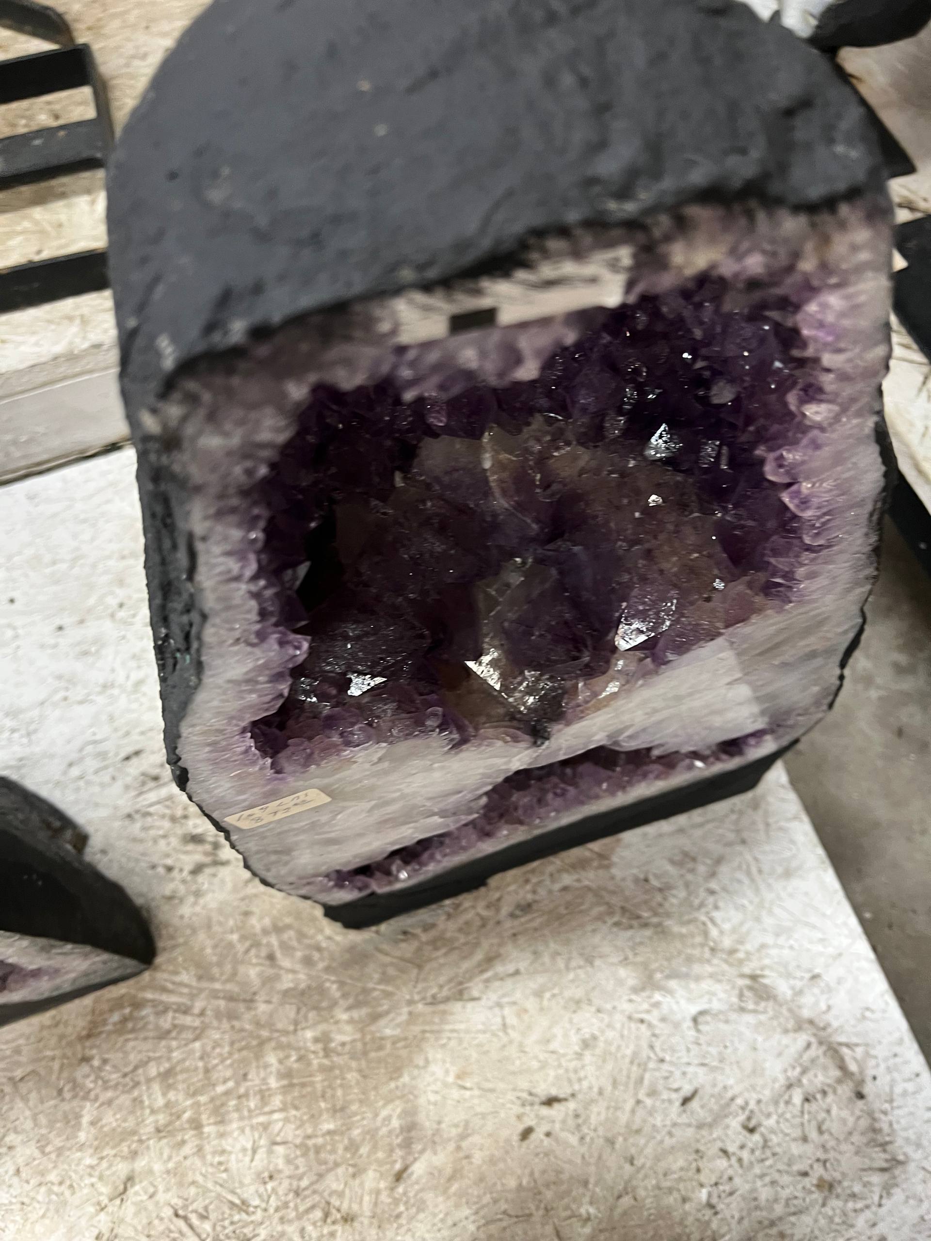 Amethyst geode – view 2