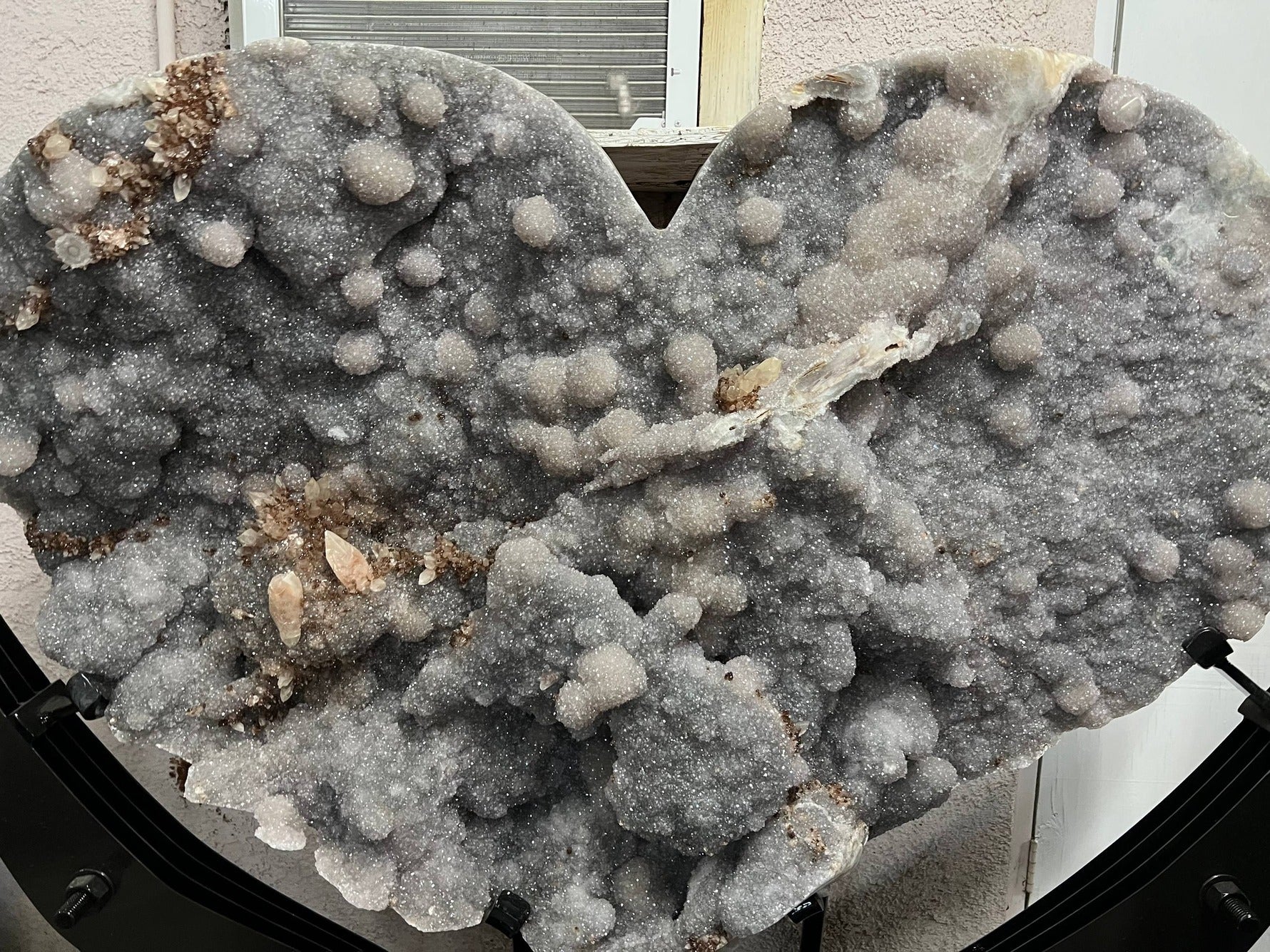 Amethyst heart geode – view 1