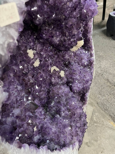 Amethyst Cluster on Stand — 850 LBS