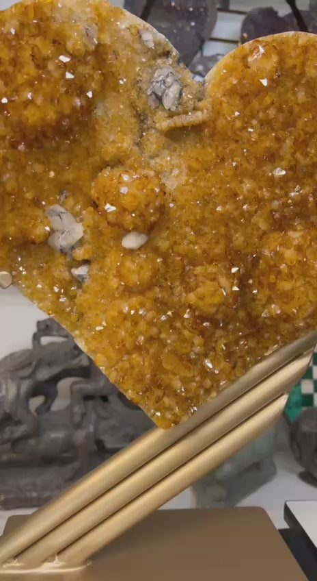 Citrine hearts on stand