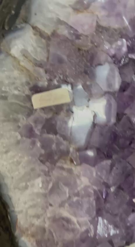 Amethyst cluster – video