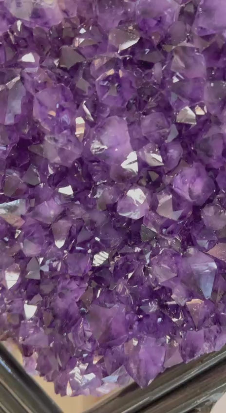 Load video: Amethyst hearts on stands