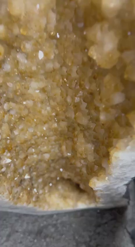 Amethyst cluster – video