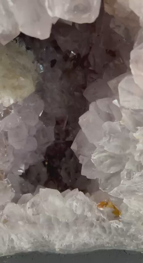 Load video: Amethyst geode – video
