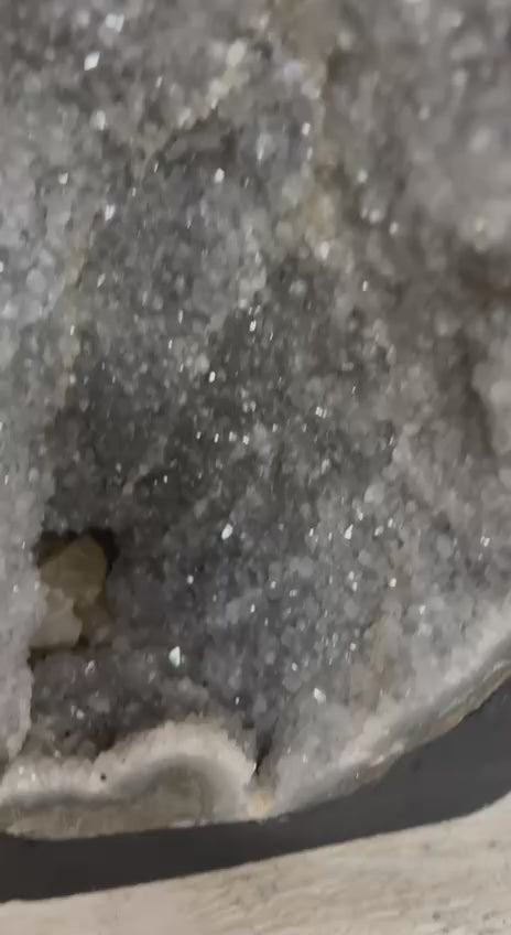 Load video: Amethyst Geode – video