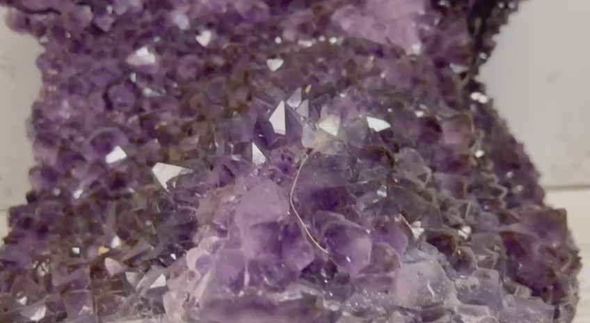 Load video: Amethyst Geode – video