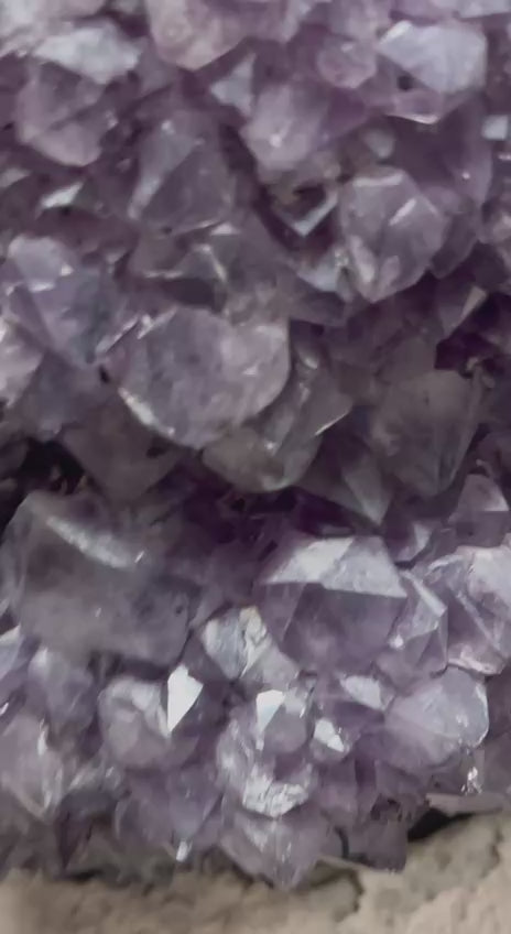 Load video: Amethyst clusters – video