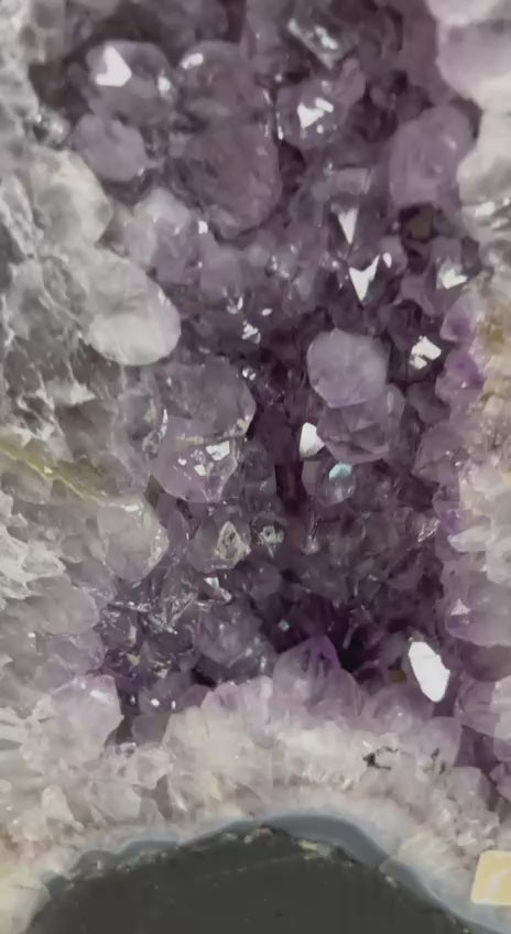 Load video: Amethyst geode – video