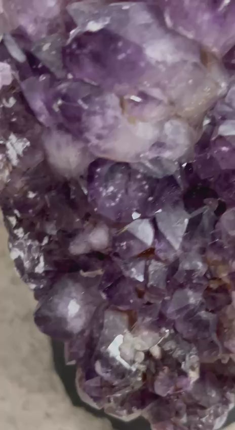 Amethyst cluster – video