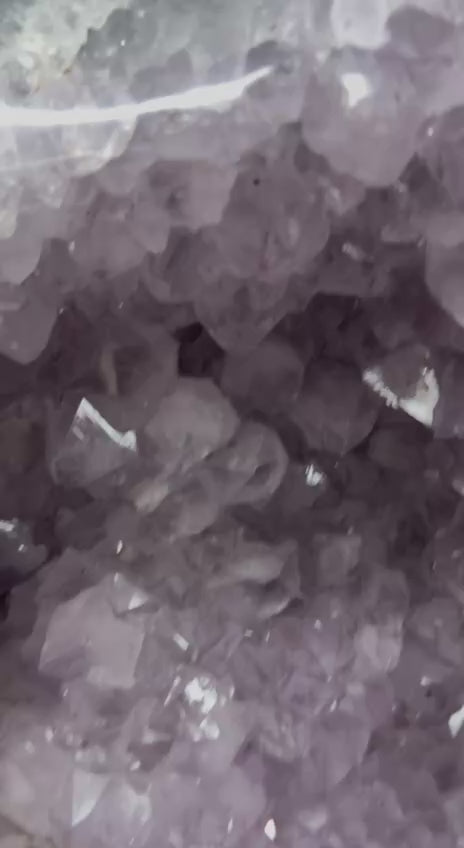 Load video: Amethyst cluster – video